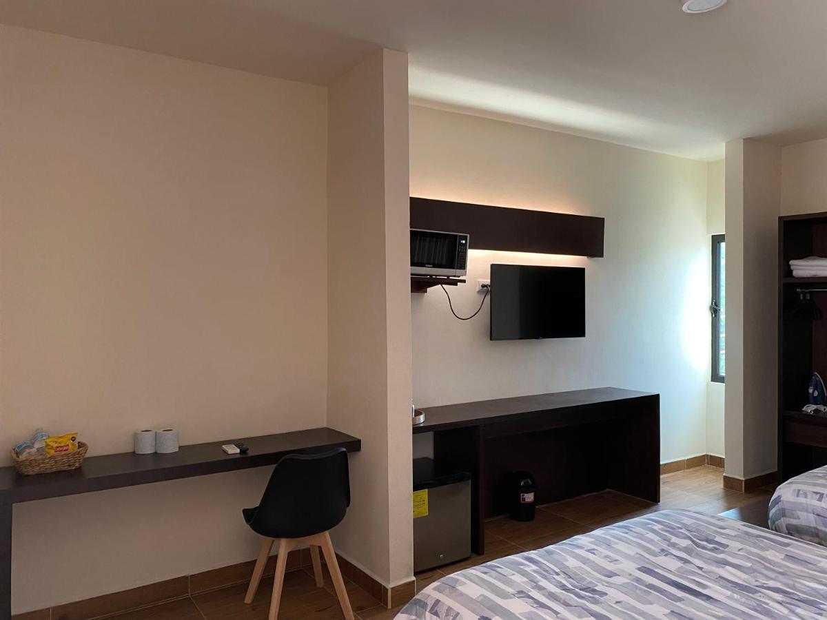 Huasteca Em Suites シウダー・バージェス エクステリア 写真